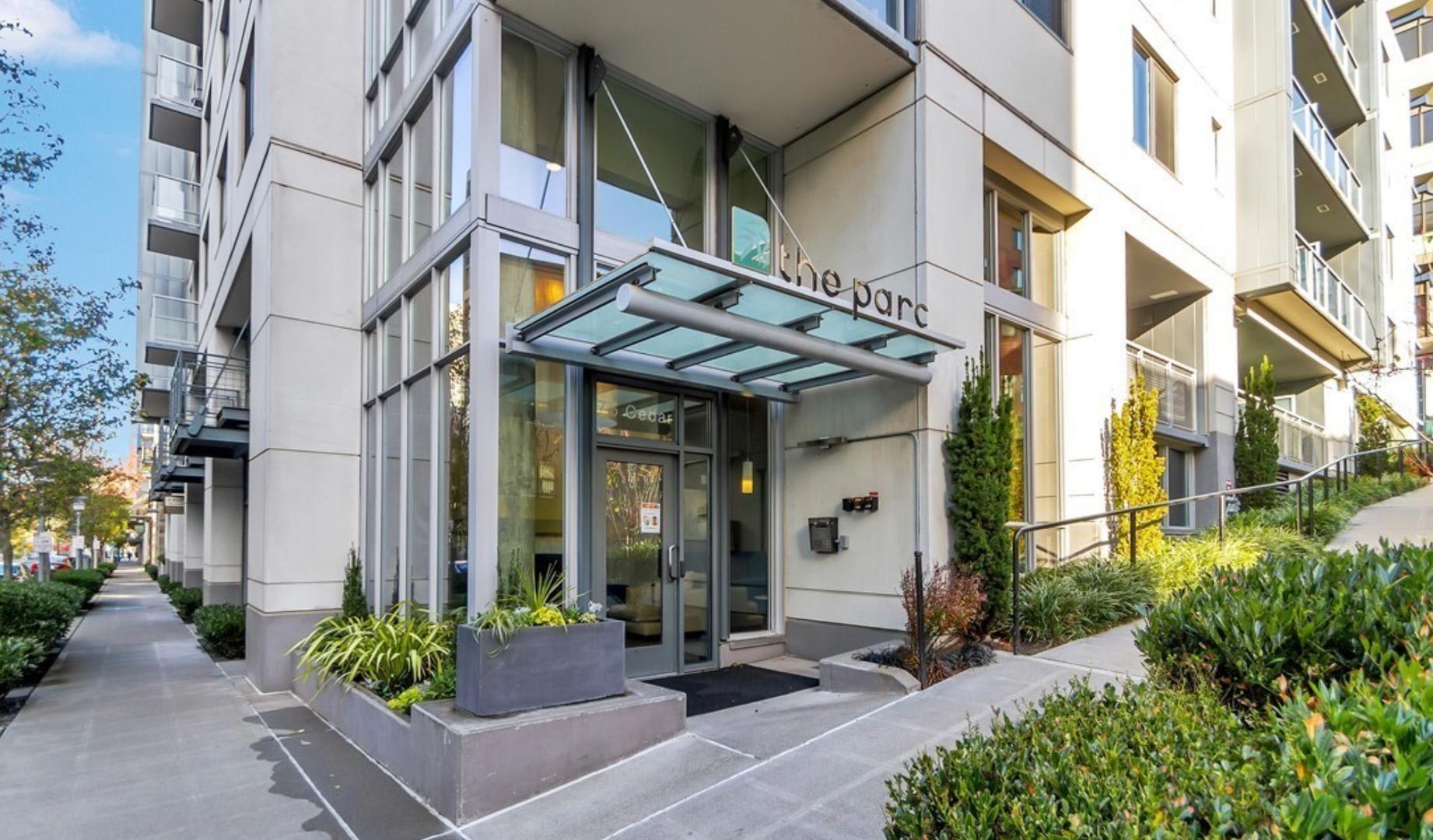 Beautifully Updated Seattle Studio Condo @ the Highly Desirable Parc-Belltown Community! – photo 1