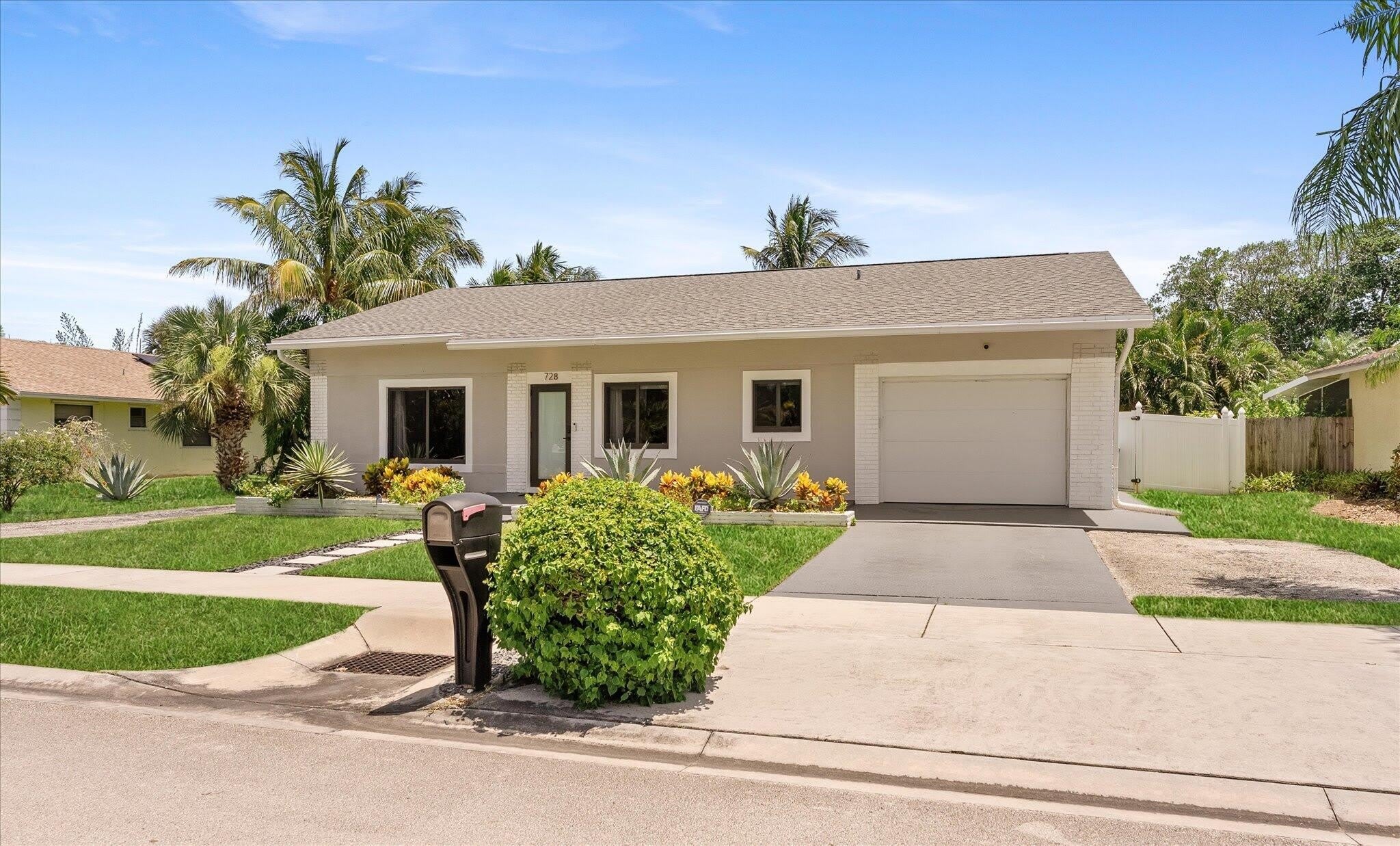 728 NE 9TH Avenue – photo 2