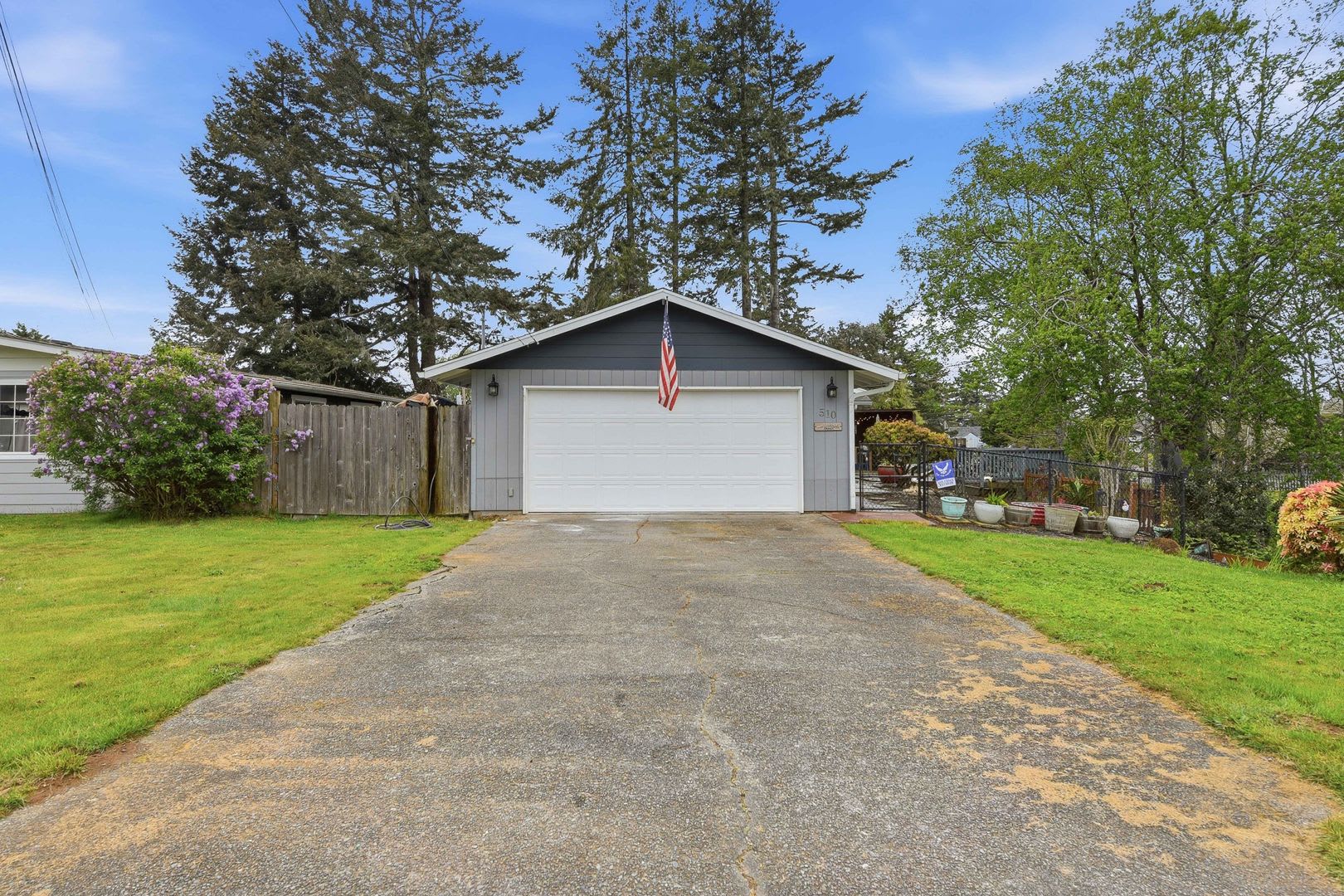 3 Bedroom, 2 Bathroom Home with Plenty of Space – photo 2
