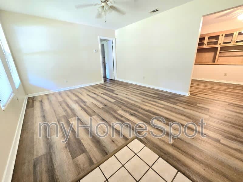 909 Springbrook Ave – photo 3