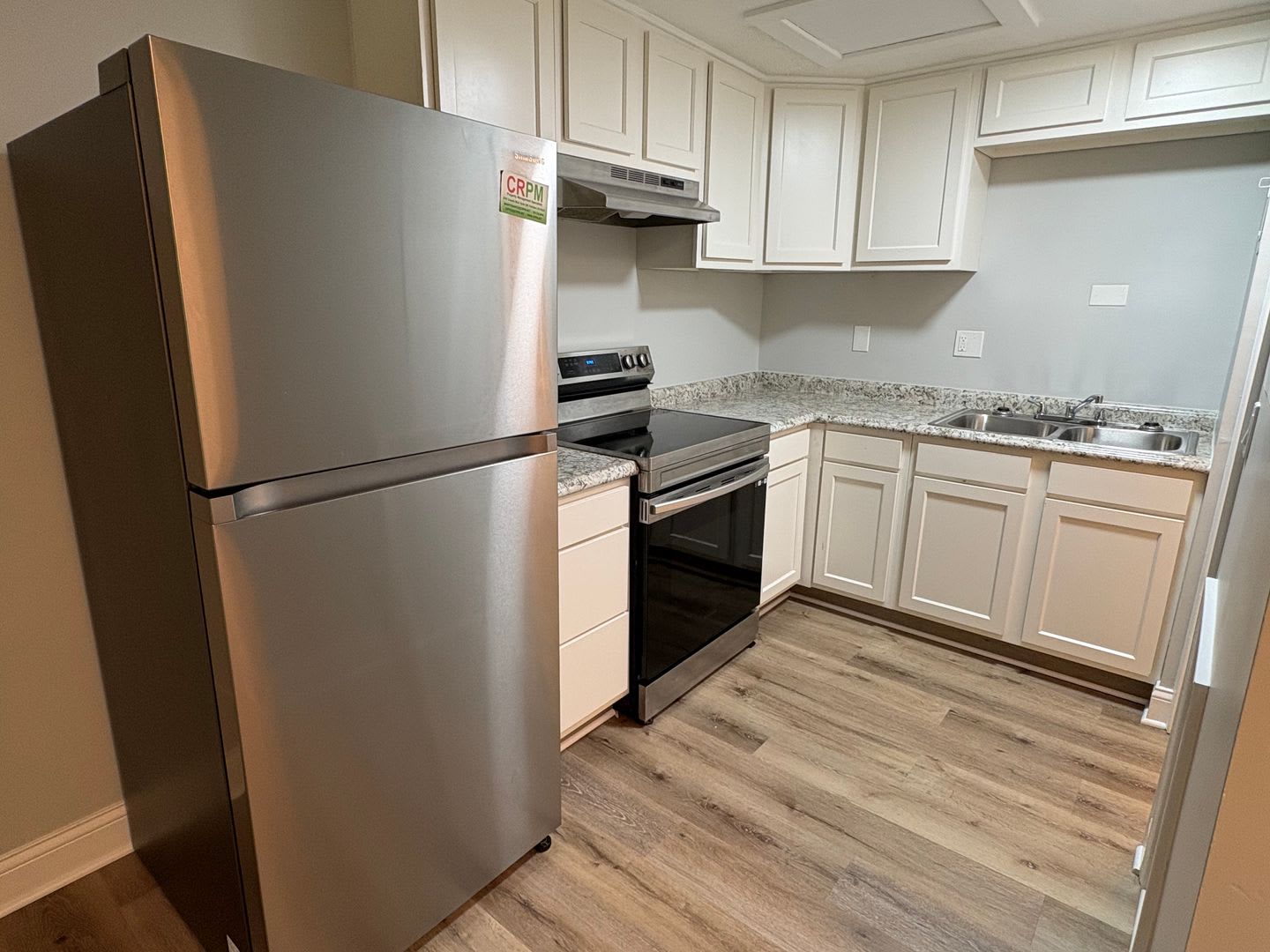 Updated Studio-Style Home in Kent with Water, Sewer &amp; Trash Included! – photo 4