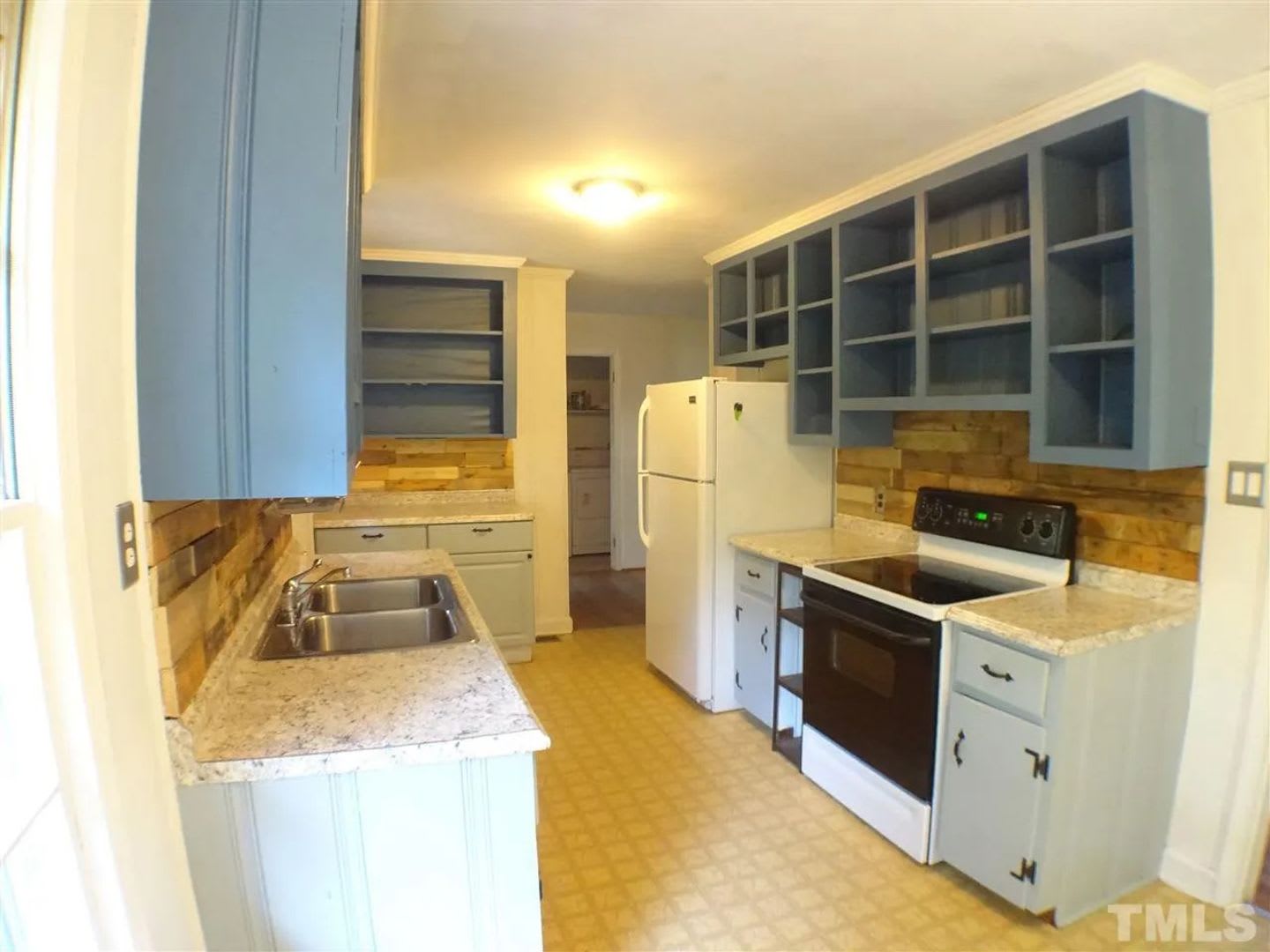 Room In 3 Bedroom Home At Sunnybrook Dr – photo 1