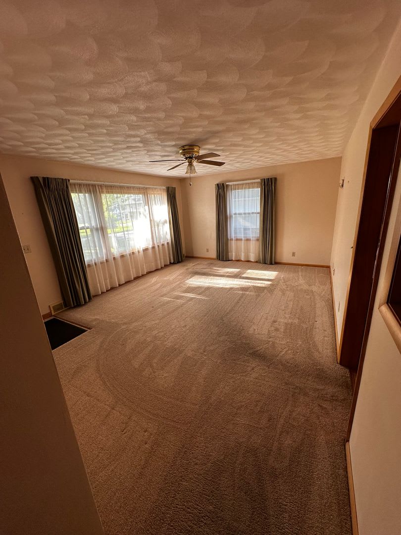 Quality 2 Bedroom 1 Bathroom Home with Garage – photo 2