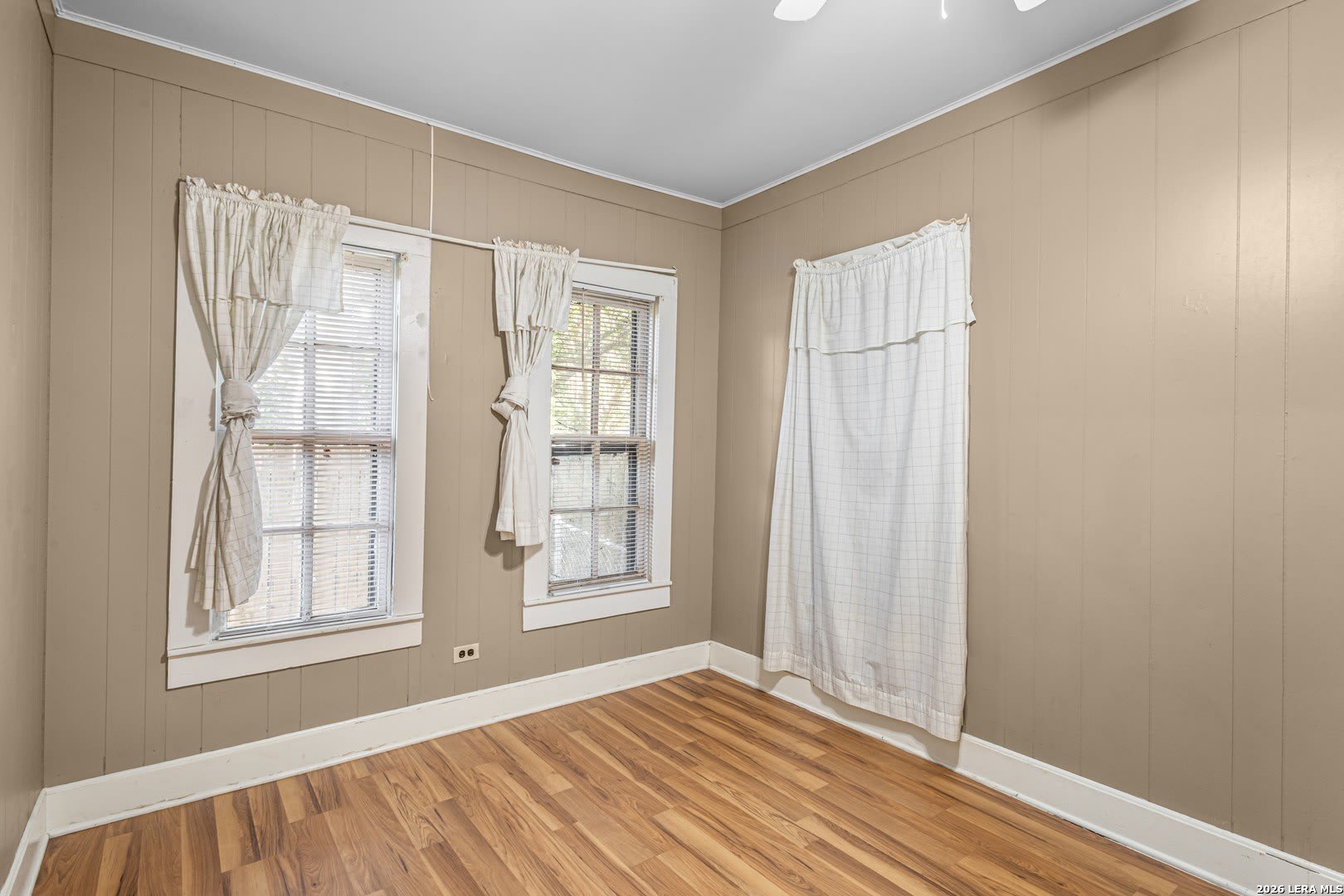 412 S 4TH ST – photo 4