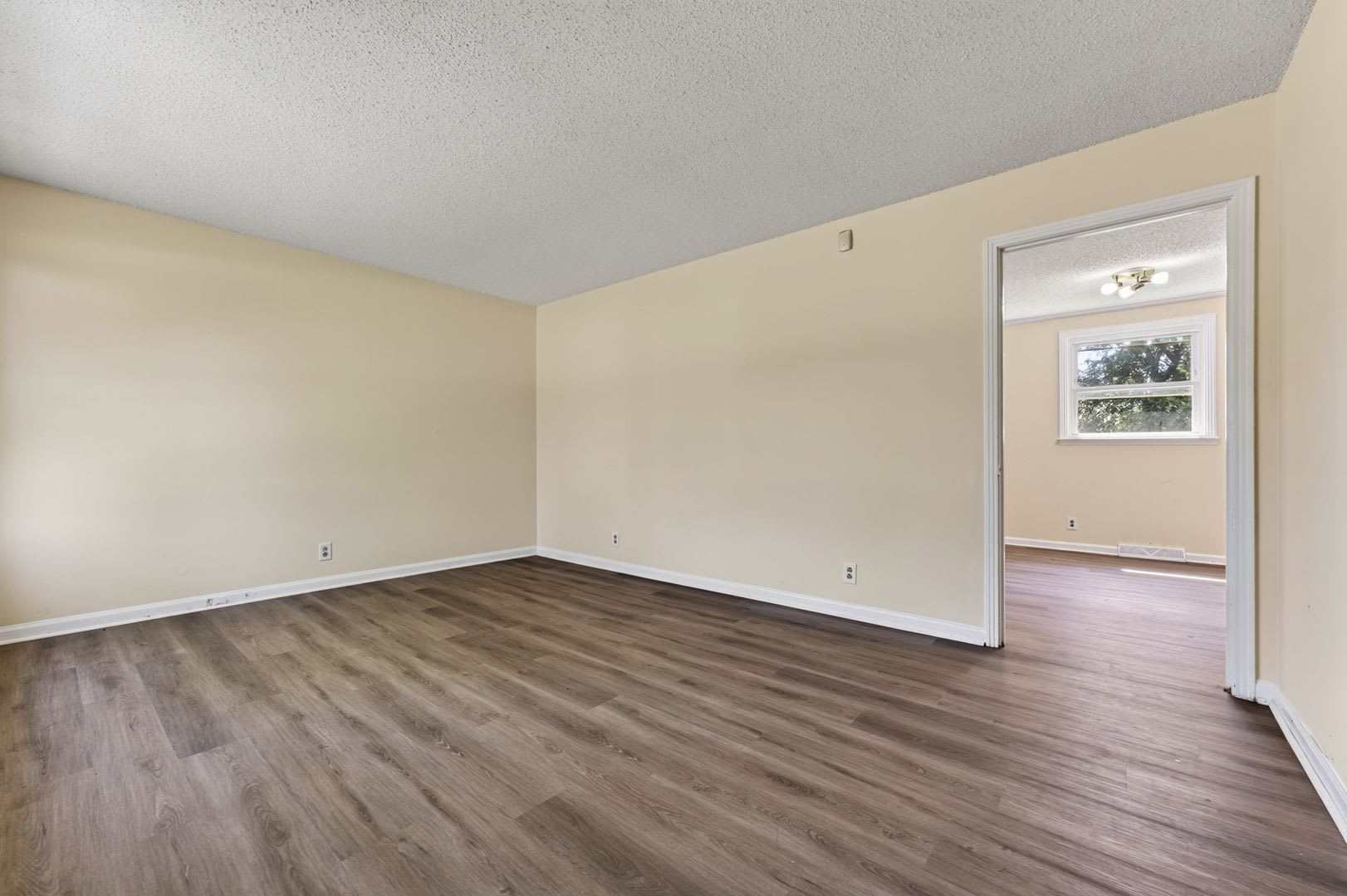 3 Bedroom Pet Friendly Home For Rent Near Post! – photo 3