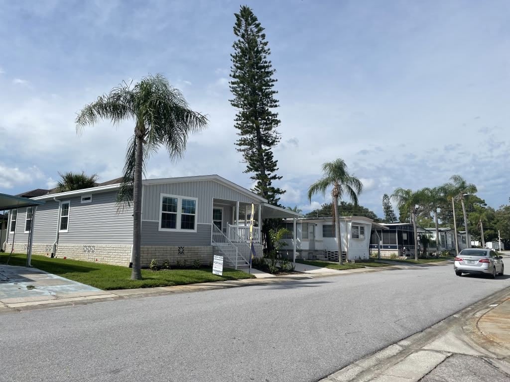 15666 49th St N – photo 2