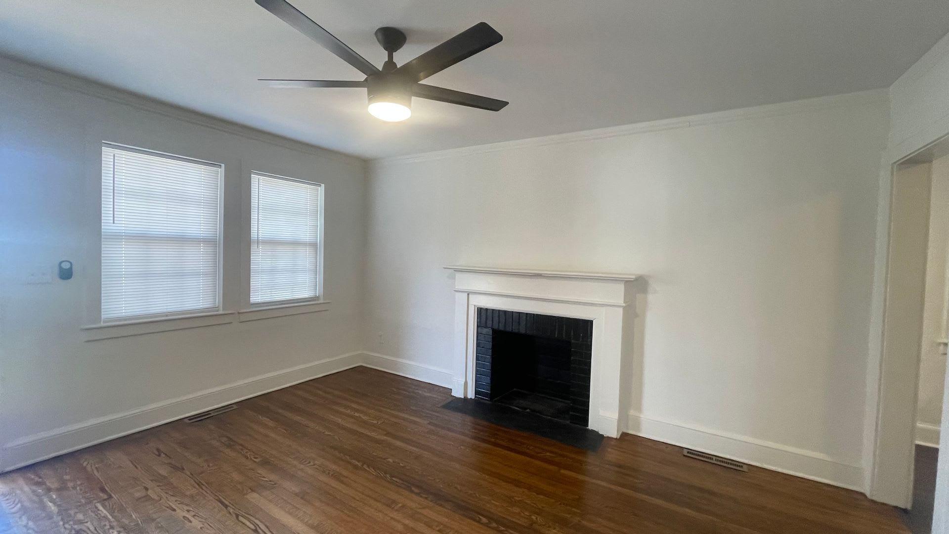 Charming three bedroom two bathroom home in Augusta Road neighborhood! – photo 4