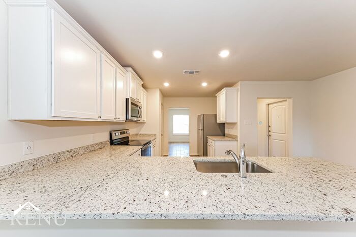 305 Silvercrest Lane – photo 5