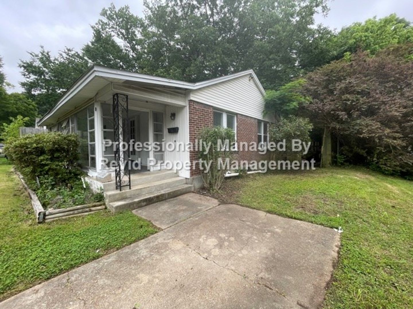 2 Bedroom Home Near U Of M – photo 2