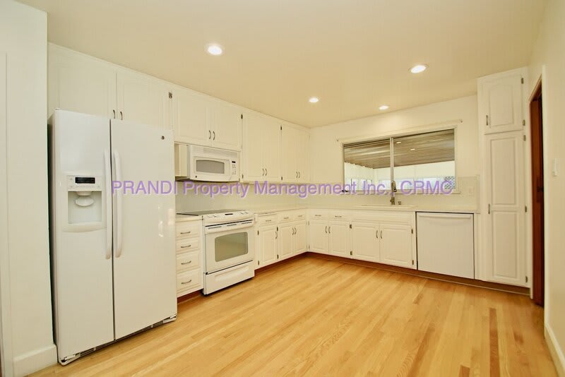 1407 Donna St – photo 5