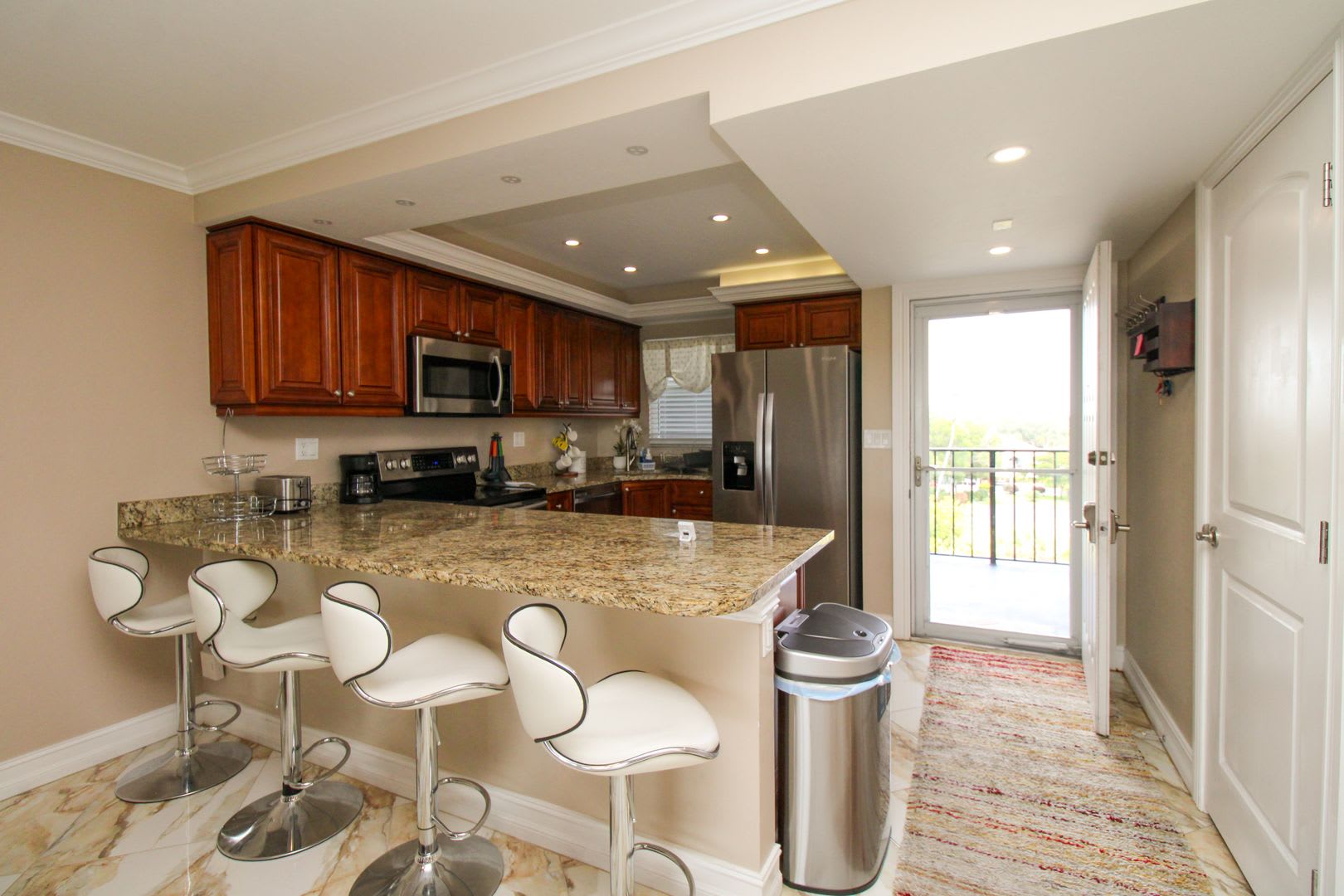***STUNNING TOP-FLOOR GOLF COURSE VIEWS***FURNISHED ANNUAL RENTAL***LELY*** – photo 3