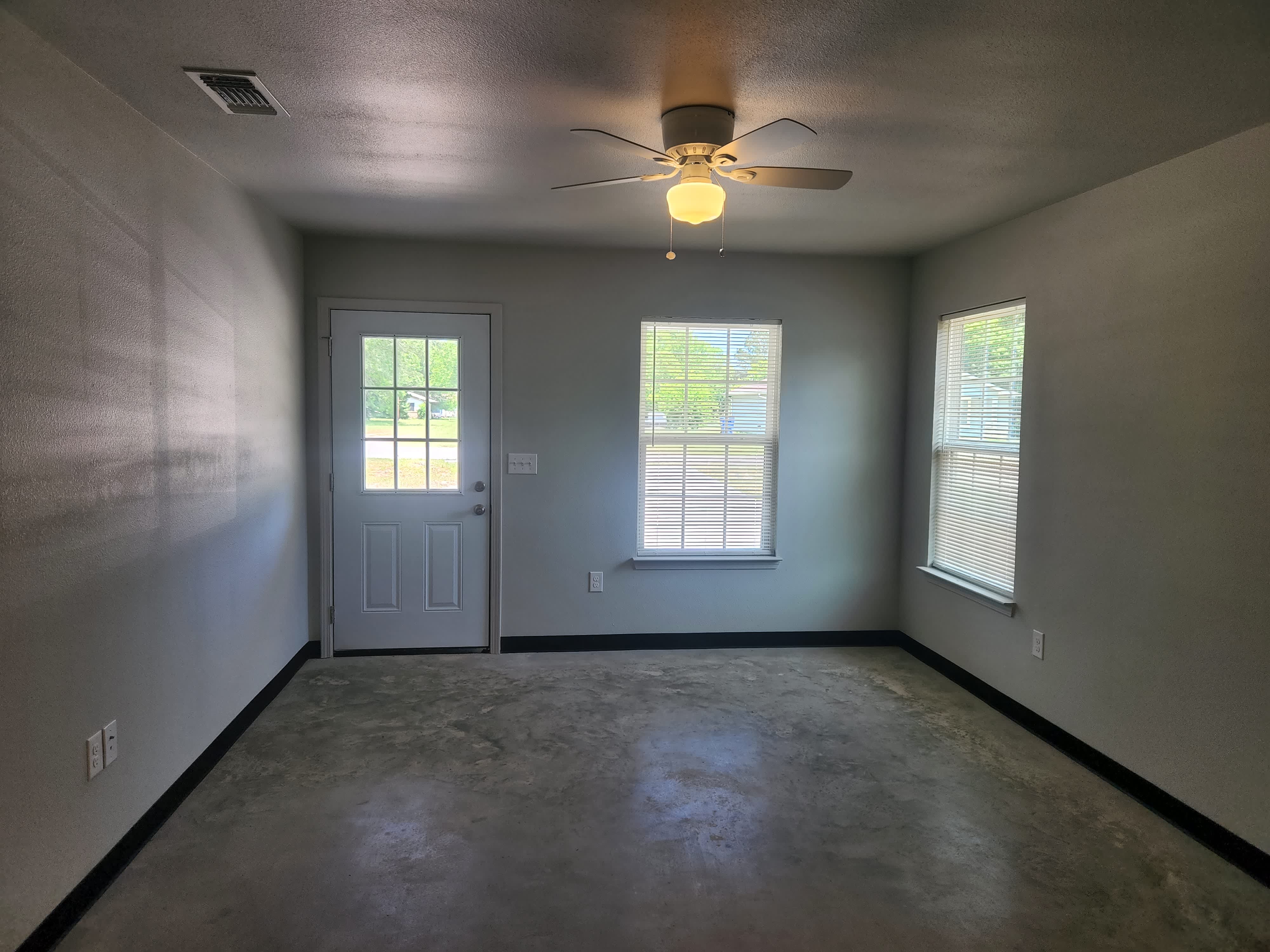 302 White Oak St – photo 2