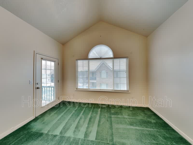 4980 N University Ave – photo 2