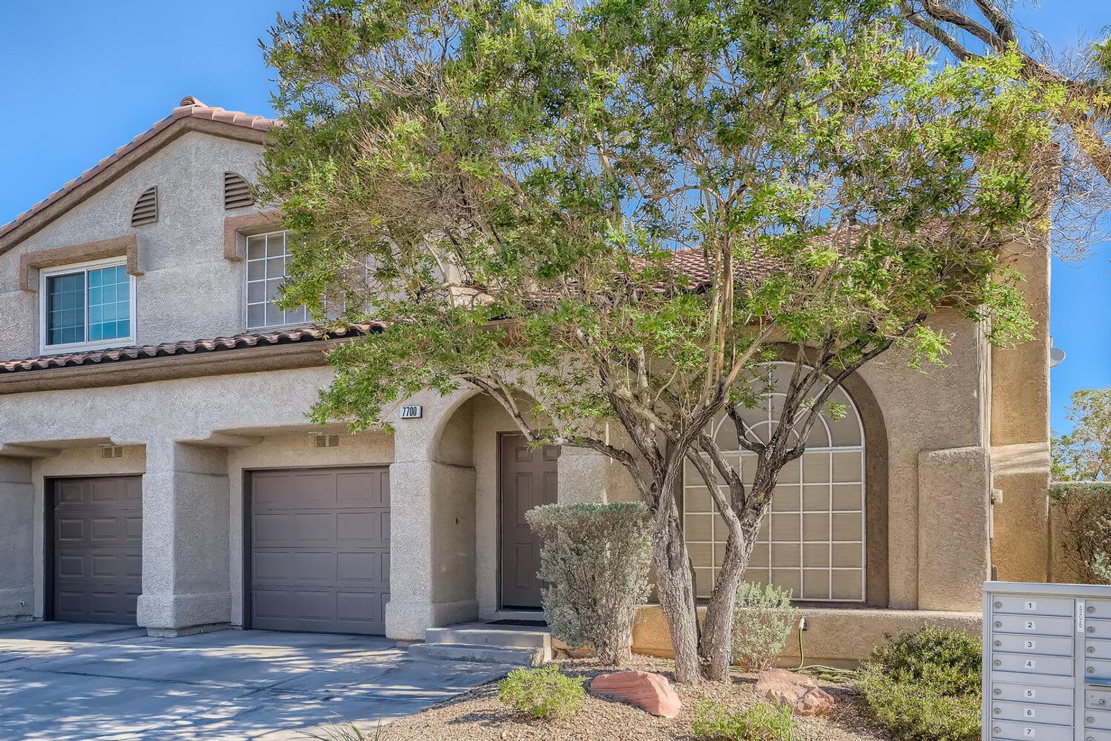 Spacious 2-Bedroom Townhome with Garage & Community Pool – photo 3