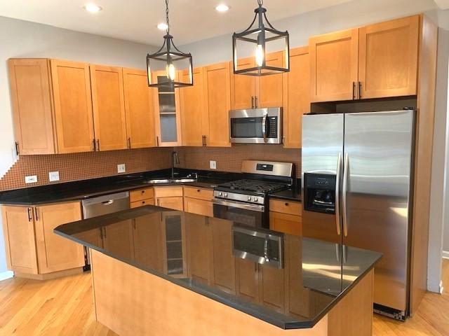 1327 West Walton St – photo 4