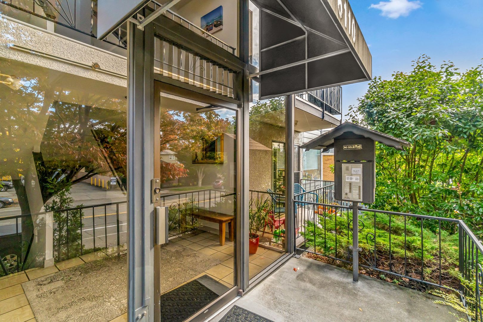 2 Bedroom 2 bath in the Heart of Ballard – photo 3