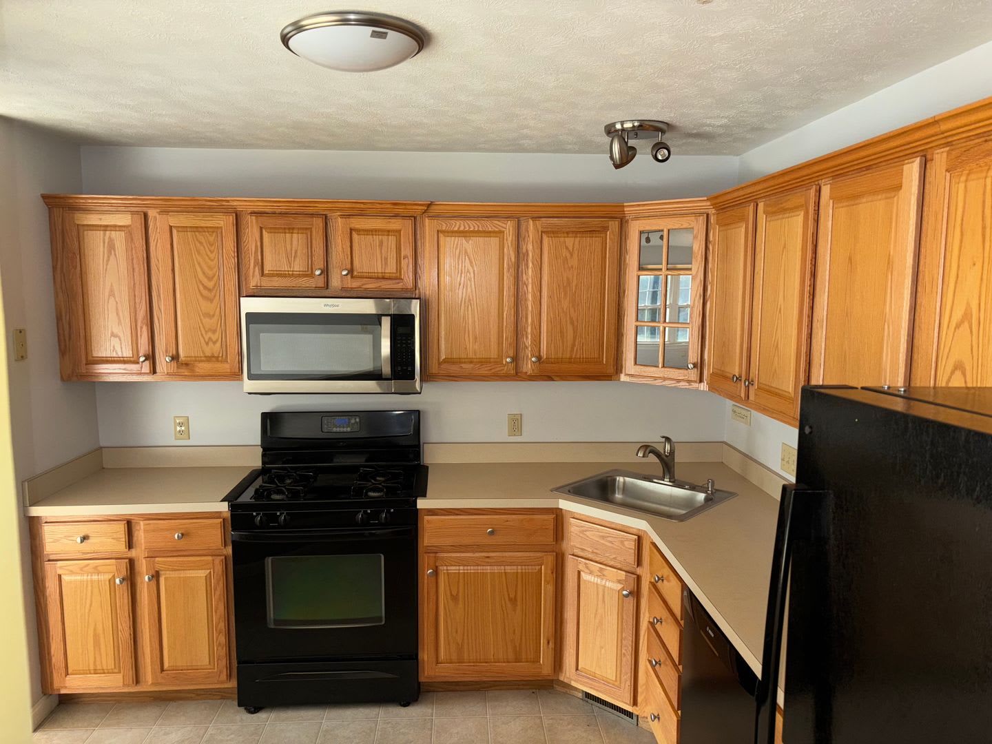 Beautiful 2 Bedroom Townhouse – photo 3