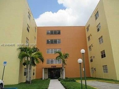 7000 NW 186th St – photo 3
