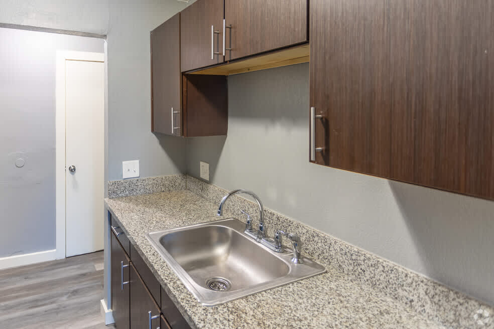 1940 Kentucky Ave 5 – photo 2