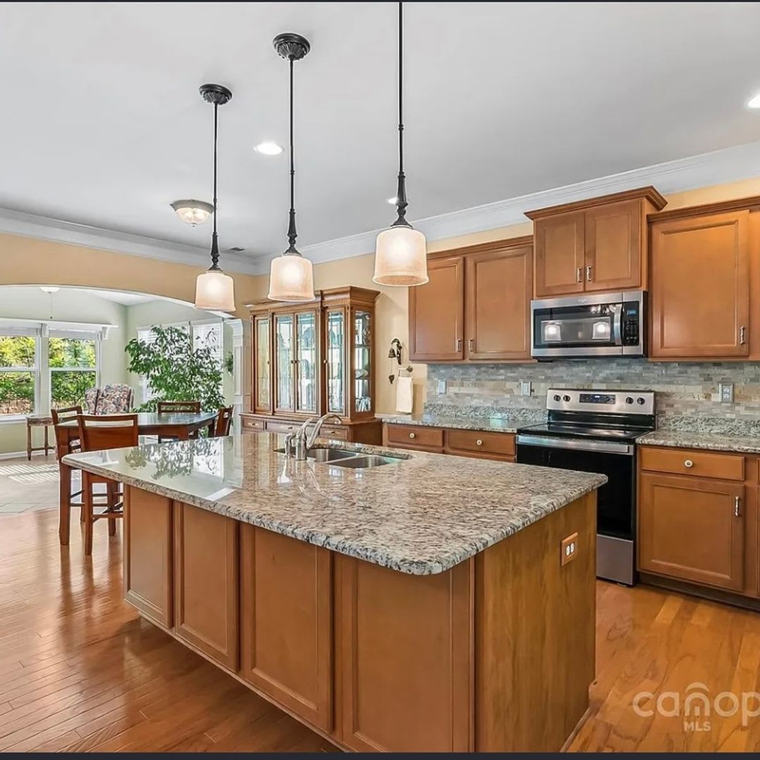 Spacious 5BR House in Statesville – photo 1