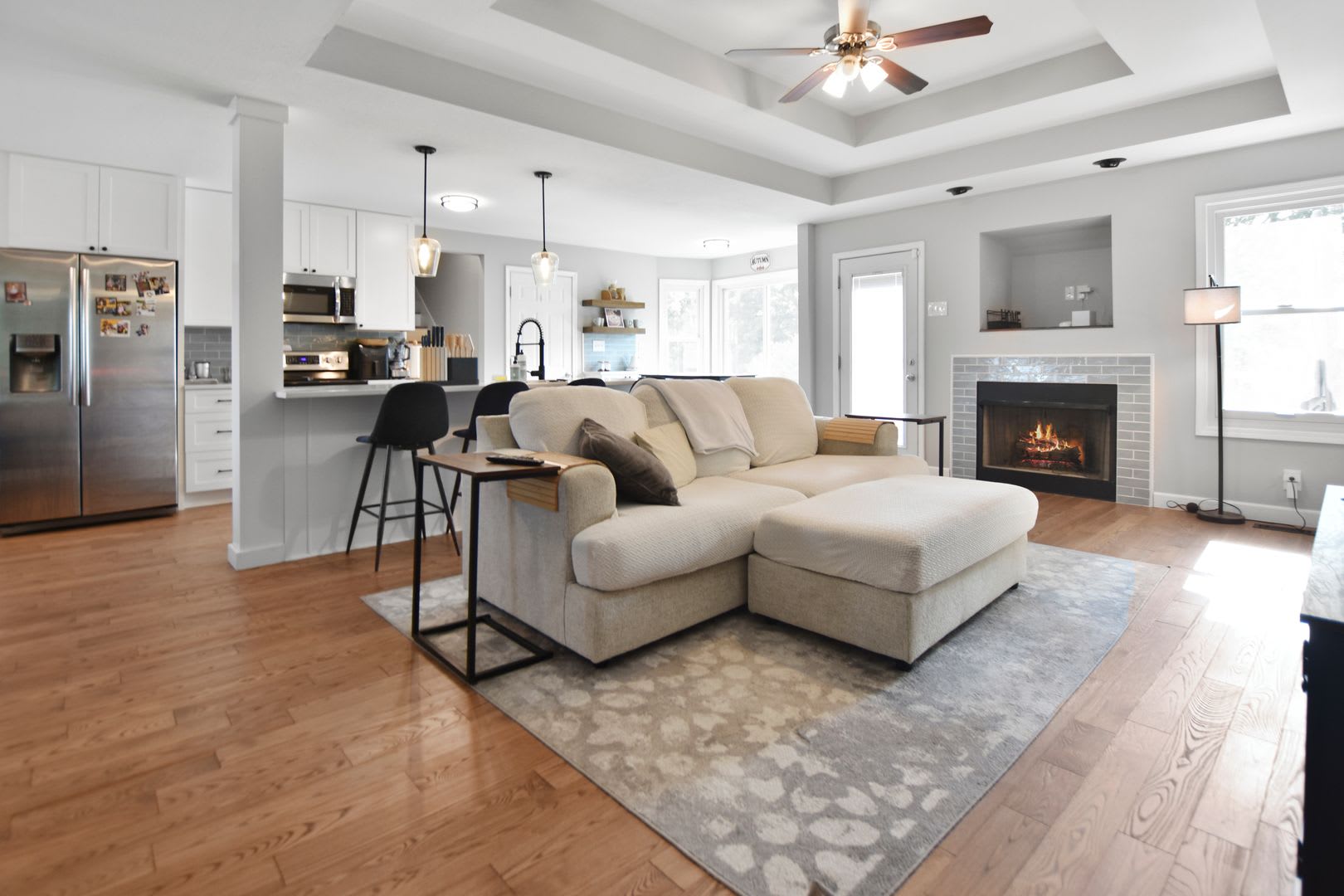 Pet Friendly Three Bedroom with Bonus! – photo 2