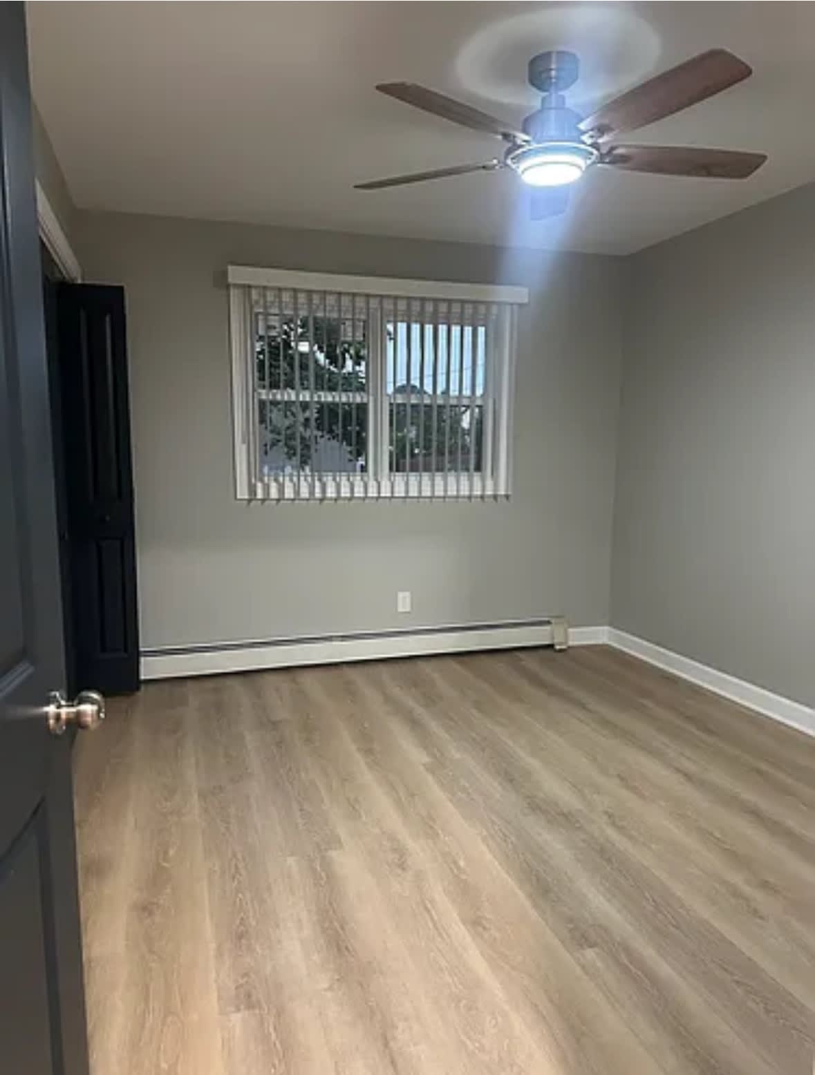 19647 Wolf Road APT 4 – photo 4