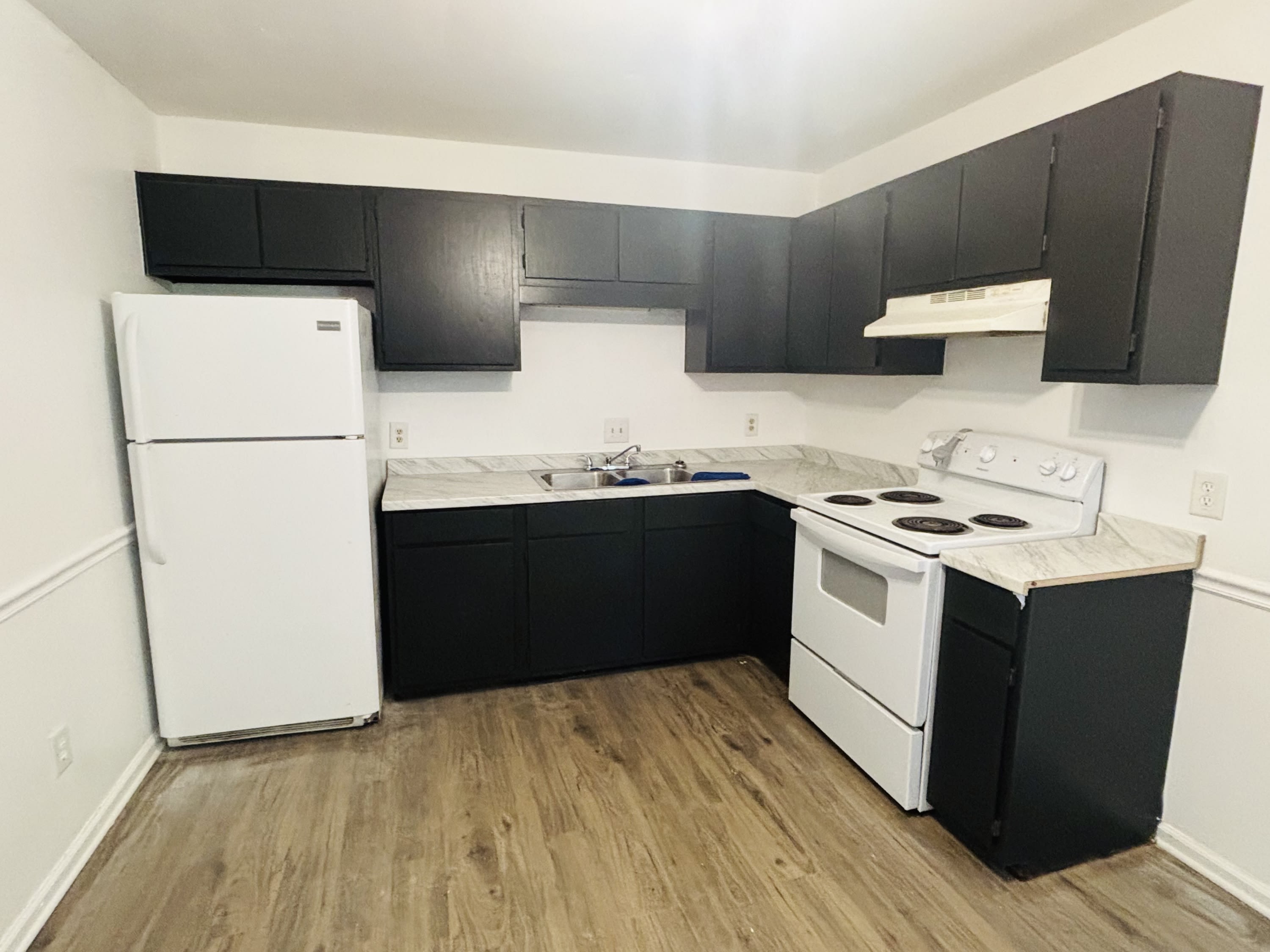 1431 Cherrycrest Drive A – photo 2