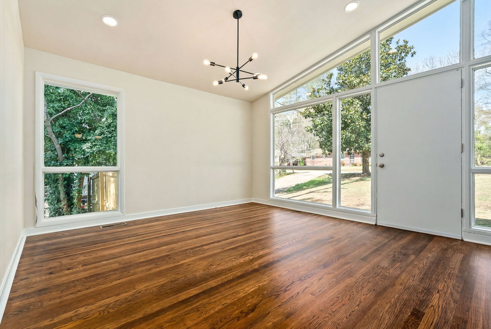 720 Harper Avenue – photo 3