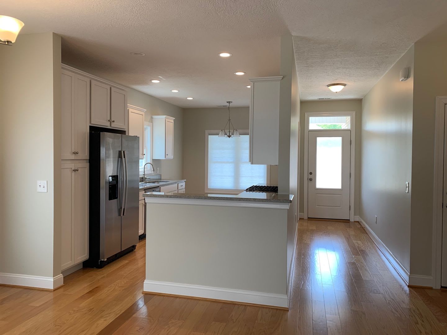 3 Bedroom, 2 Bath,Patio Style Home with Garage – photo 5