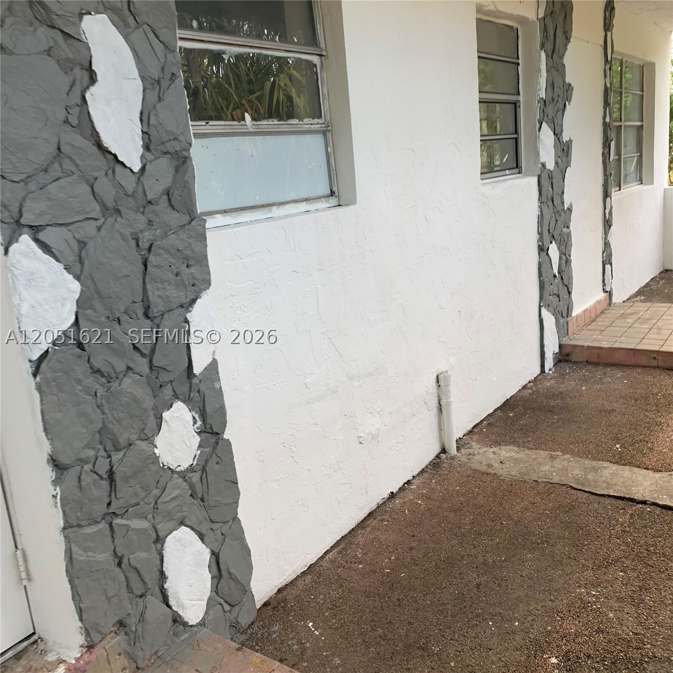 308 NW 9th St – photo 3