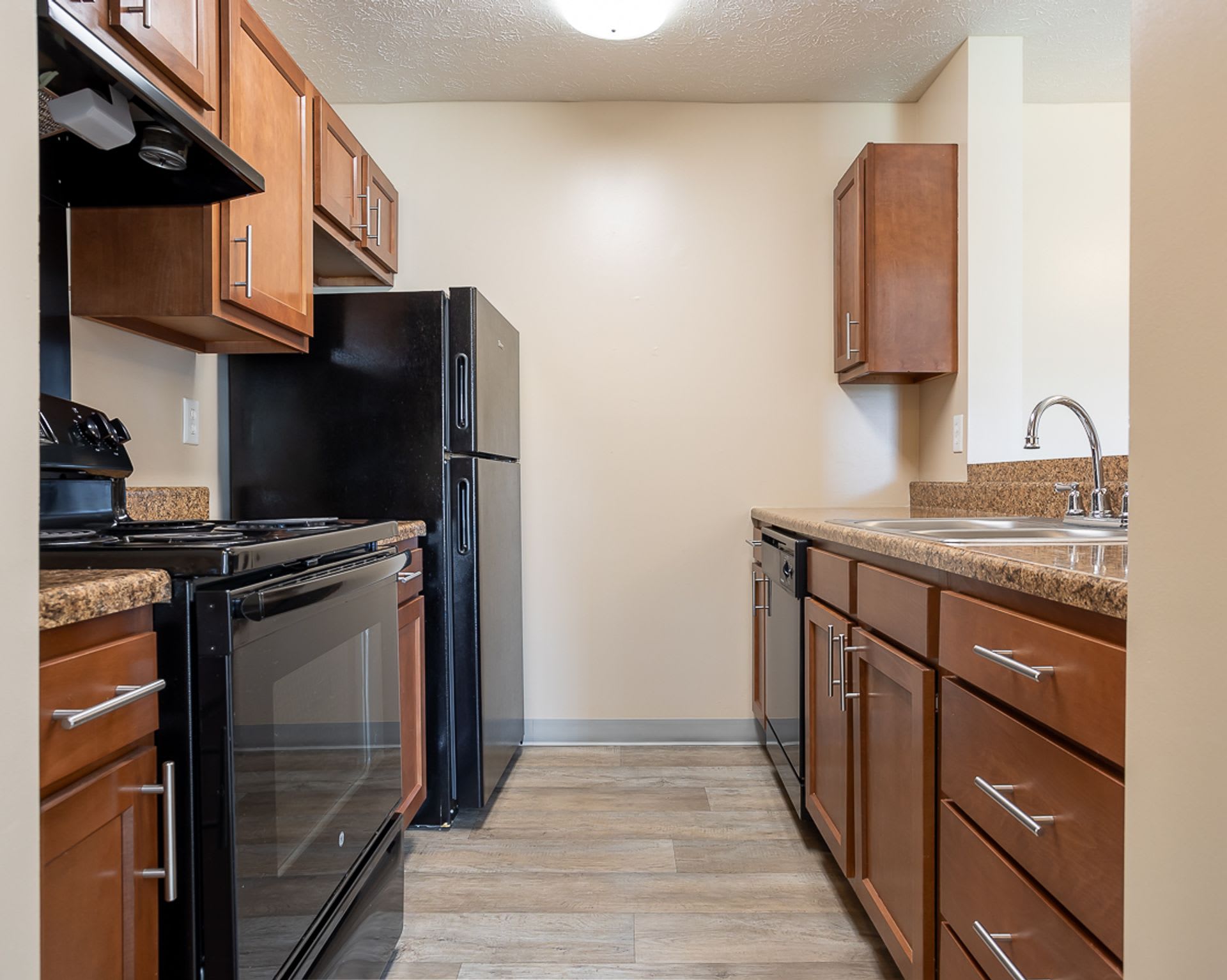 Walnut Manor Apartments – photo 3