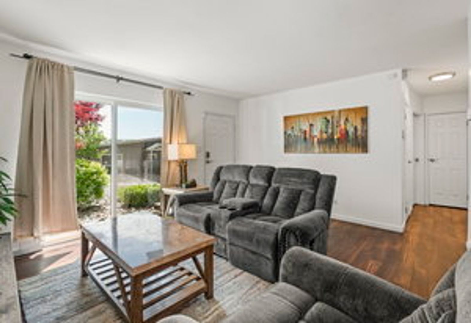 FULLY FURNISHED home available now. – photo 3