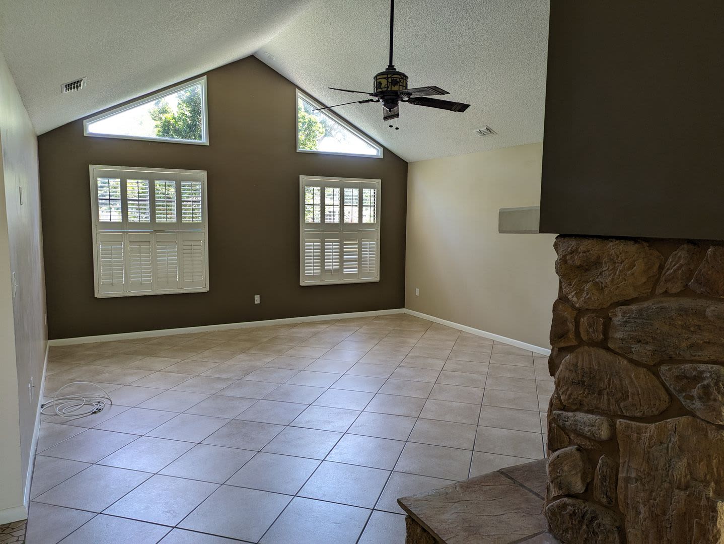 1 Story 3 Bed/2 Bath Large Home, Screened Porch, Fenced Yard – photo 5