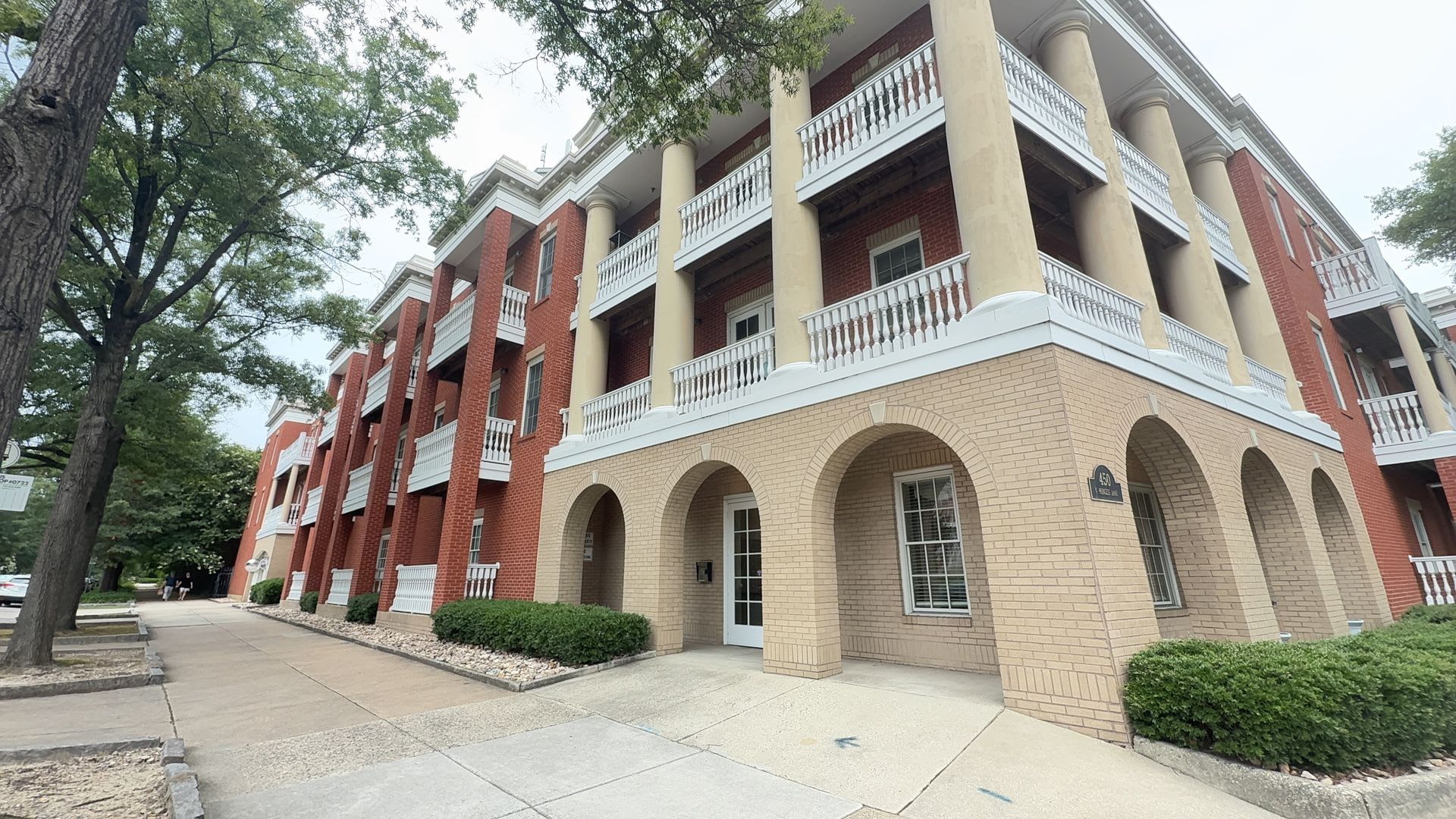 Modern 1-Bedroom Condo with Private Balcony! – photo 1