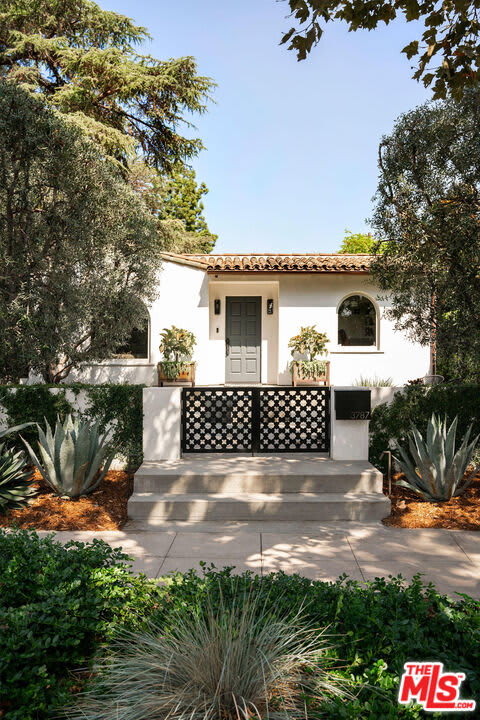 3787 Glenfeliz Boulevard – photo 1