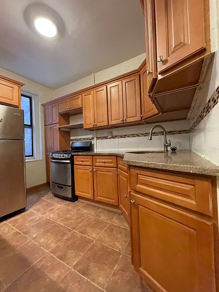 615 W 186th St Apt 3I – photo 2