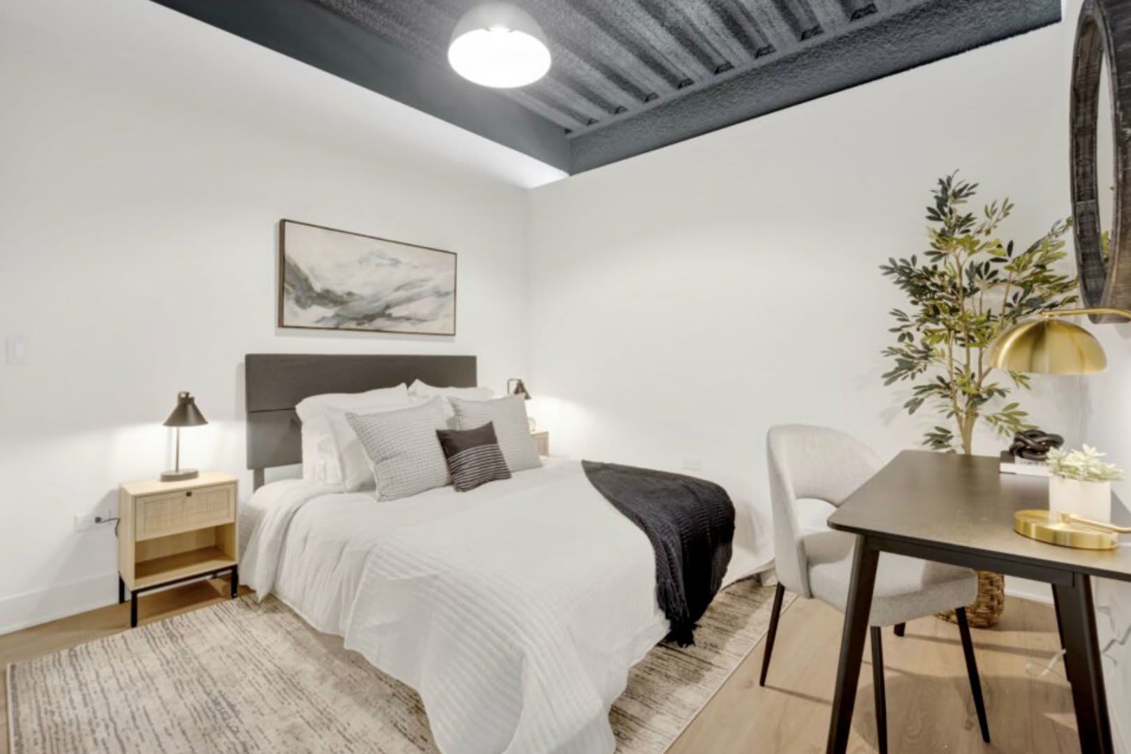 1802 W Berenice Avenue – photo 2