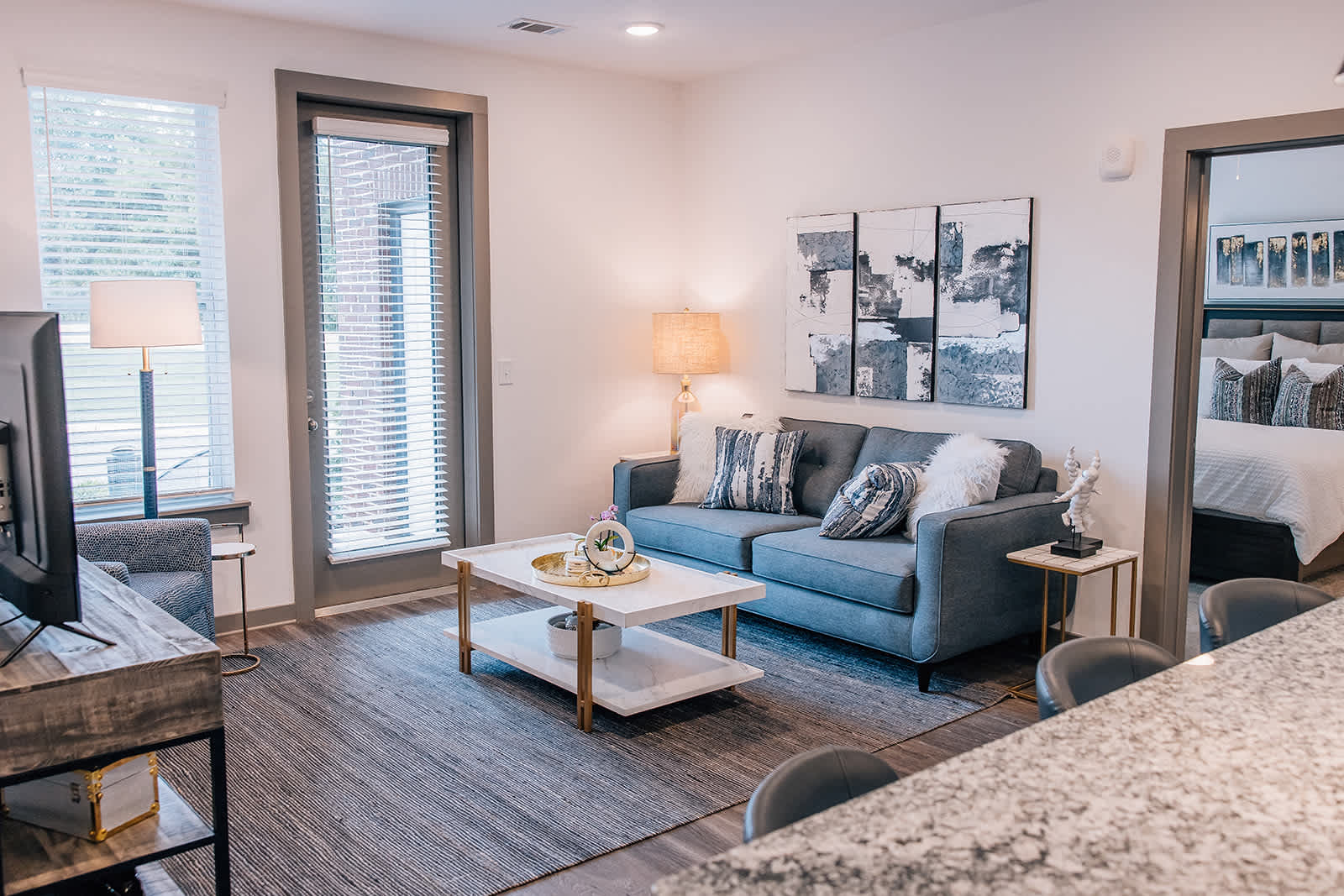 1010 Elliston – photo 5