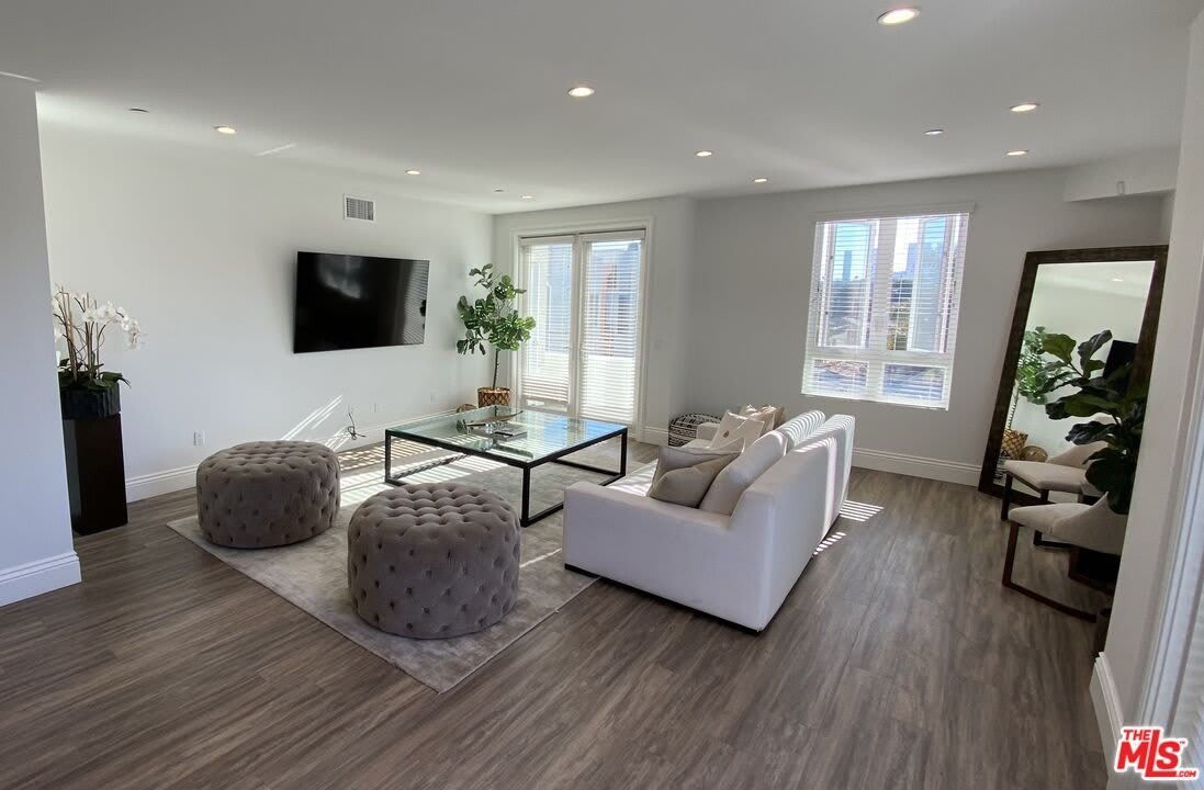 8700 Chalmers Dr – photo 1