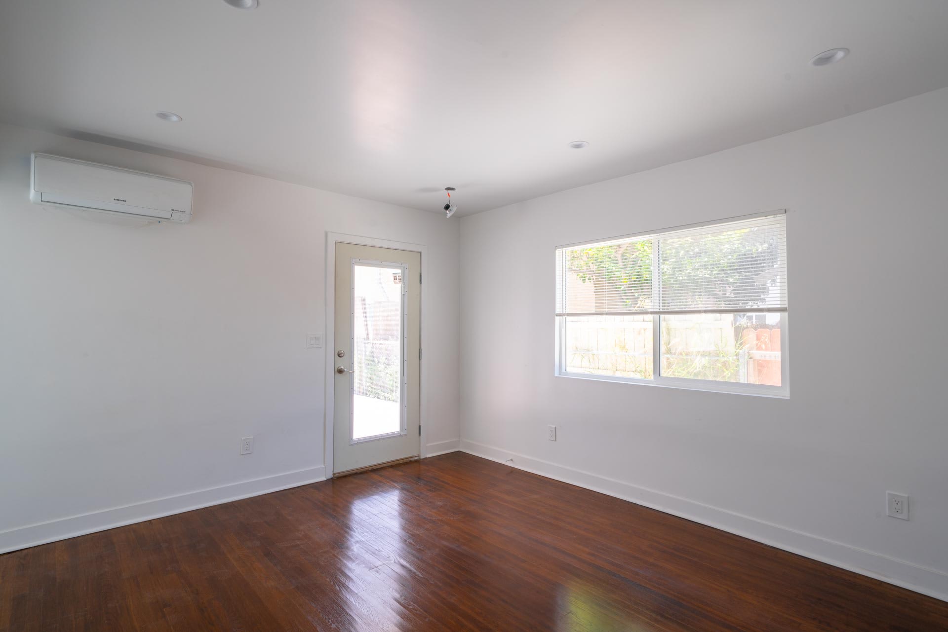 2325 1 2 South Sycamore Avenue – photo 1
