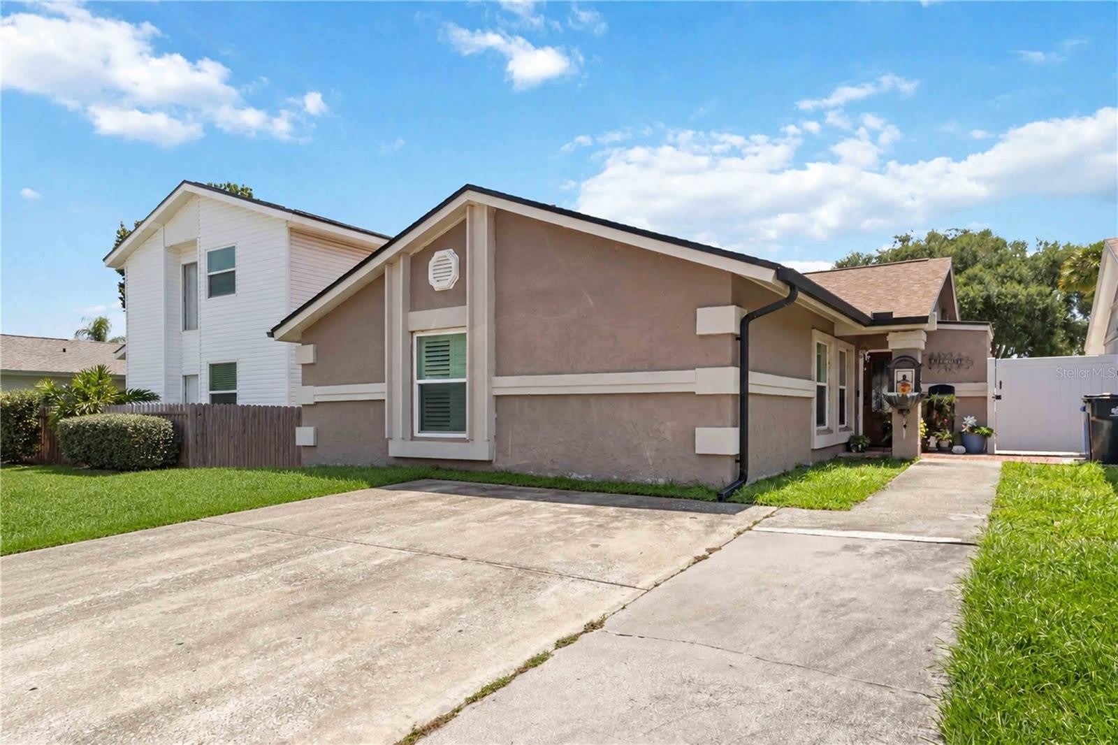 10327 PARKCREST Drive – photo 1