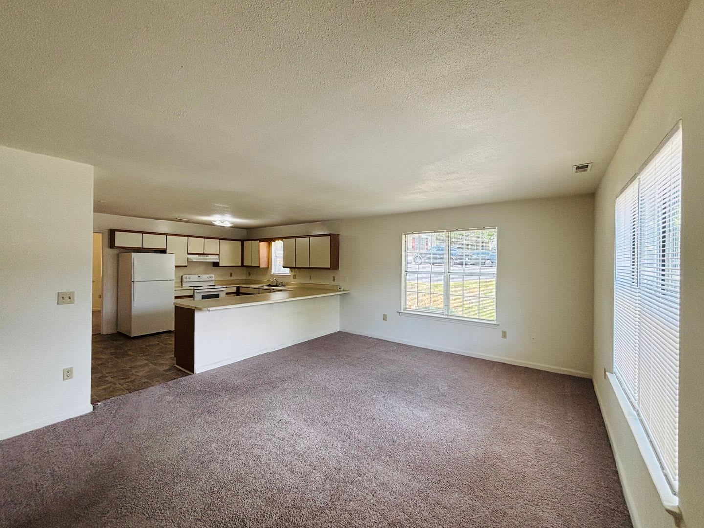 4 Bedroom 2.5 Bath Townhouse – photo 3