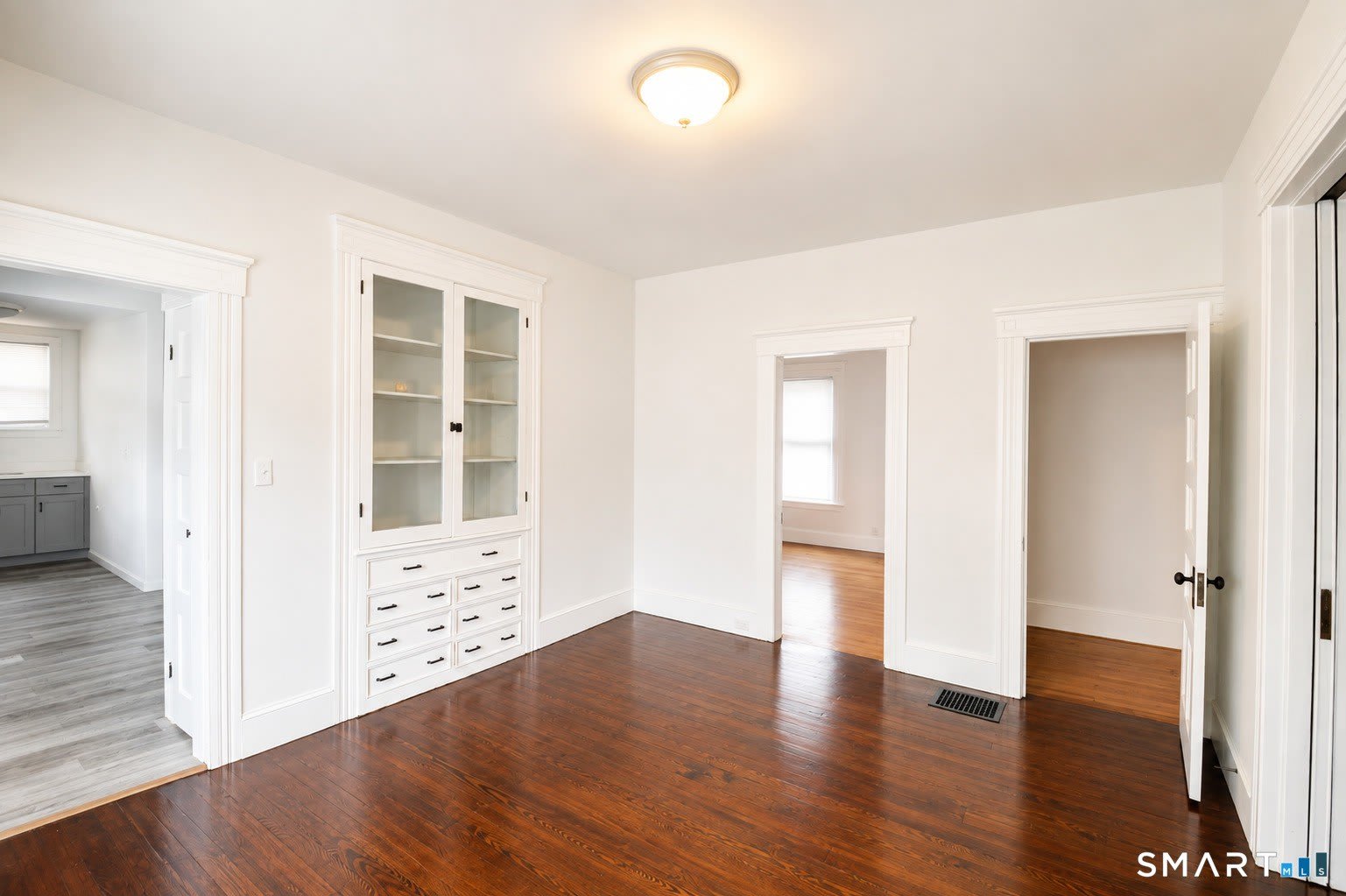 760 Howe Avenue – photo 4
