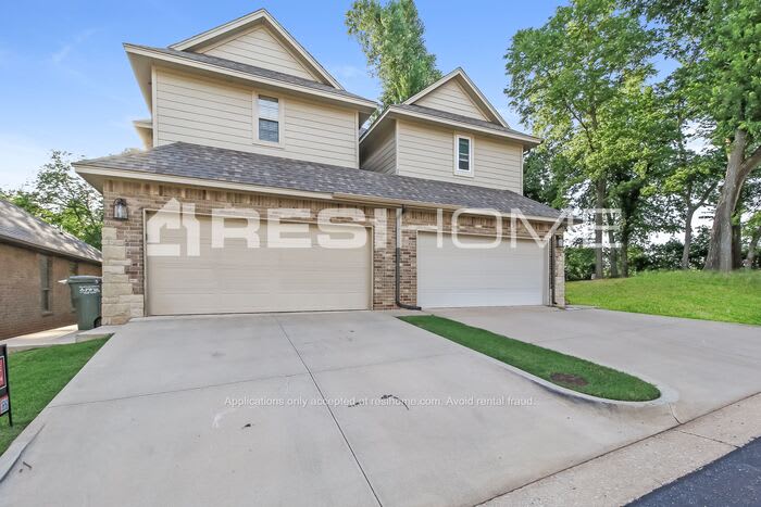 421 Windhill Ave – photo 1
