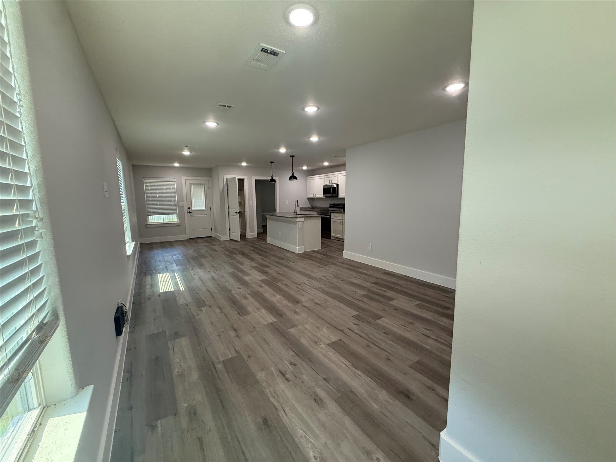 420 E 5th Street – photo 3