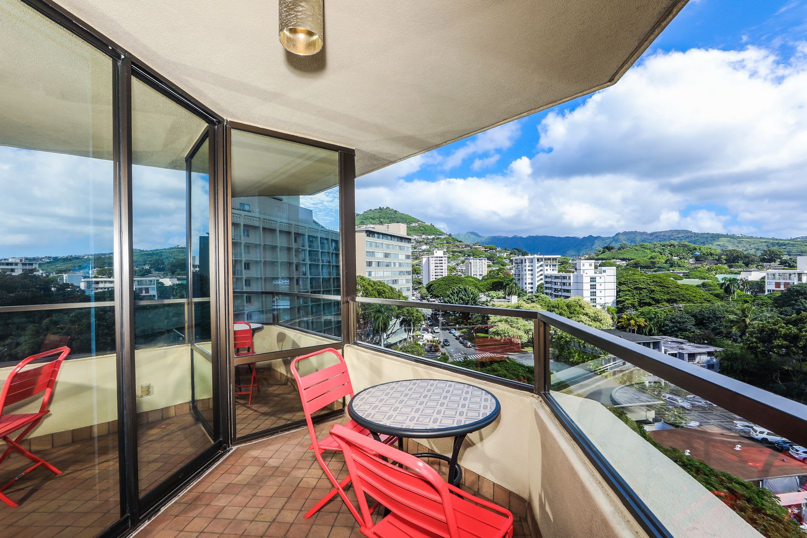 Conveniently Located Spacious 2 2 2 Unit In Luxury Building – photo 2