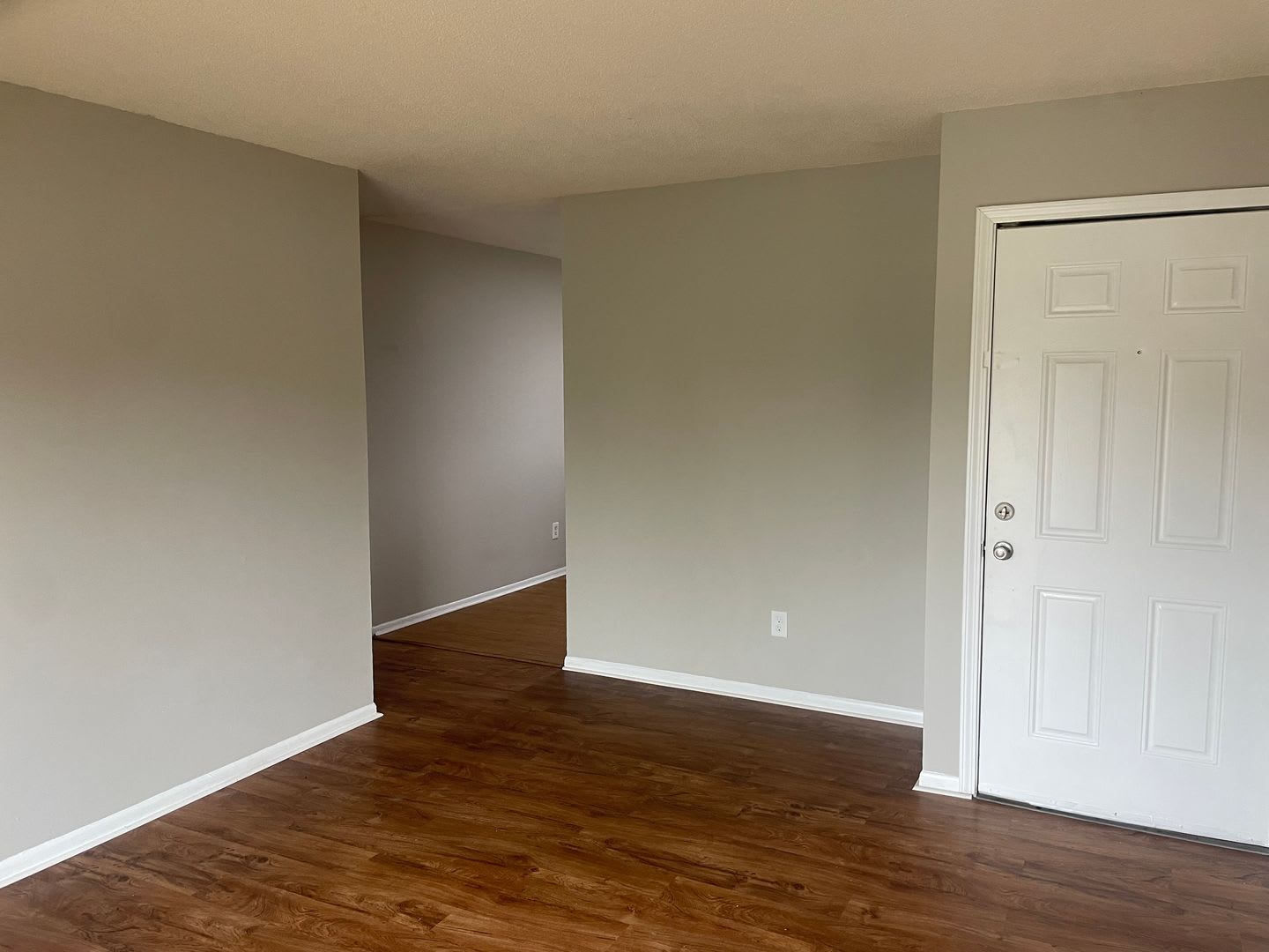 2 bedroom, 1 bath – photo 5