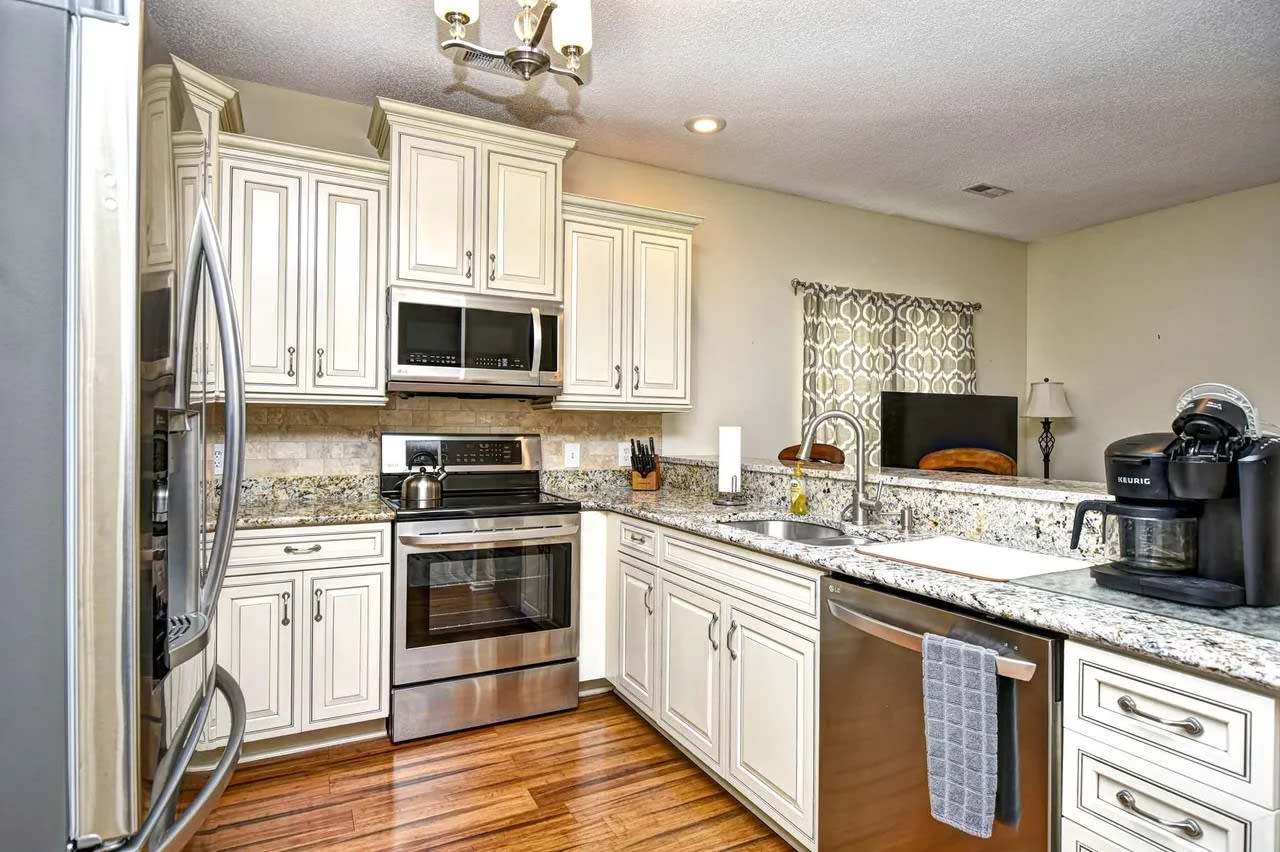 3307 Sweetwater Blvd – photo 4