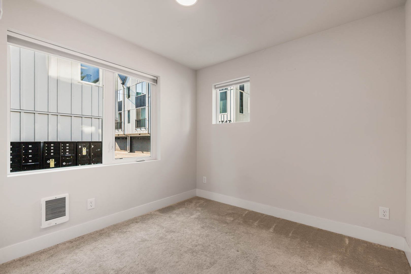 Contemporary Townhome With Attached 2 Car Garage – photo 5