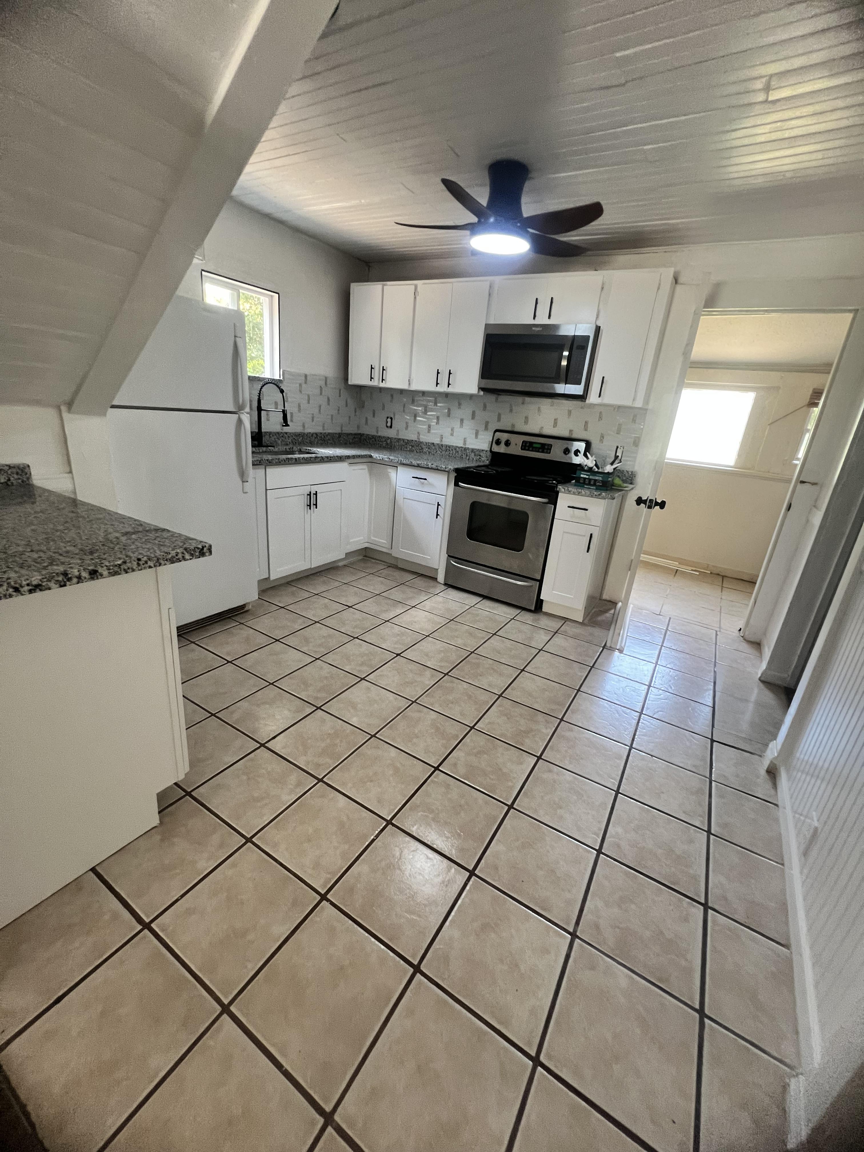 604 Hart St – photo 4
